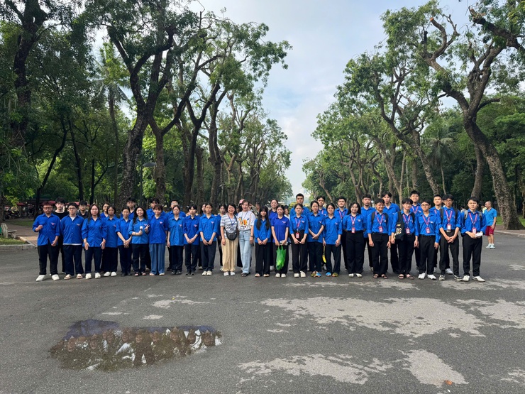 Phường Hai Bà Trưng: Ra quân cao điểm xử lý chó thả rông tại công viên Thống Nhất.- Ảnh 1.