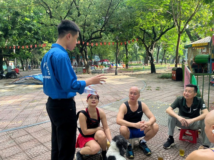 Phường Hai Bà Trưng: Ra quân cao điểm xử lý chó thả rông tại công viên Thống Nhất.- Ảnh 5.