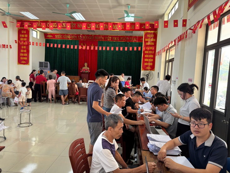 NGƯỜI DÂN THÔN TIÊN LỮ PHẤN KHỞI NGÀY NHẬN TIỀN ĐỀN BÙ – DỰ ÁN KHU ĐÔ THỊ THỂ THAO QUỐC TẾ HÀ NỘI - Ảnh 3.