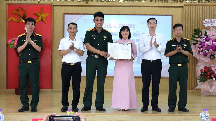 KẾT NGHĨA THẮT CHẶT TÌNH QUÂN DÂN GIỮA BAN CHỈ HUY QUÂN SỰ XÃ VÀ TRƯỜNG MẦM NON XUÂN DƯƠNG- Ảnh 13.