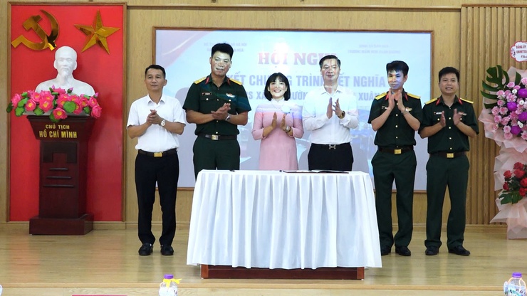 KẾT NGHĨA THẮT CHẶT TÌNH QUÂN DÂN GIỮA BAN CHỈ HUY QUÂN SỰ XÃ VÀ TRƯỜNG MẦM NON XUÂN DƯƠNG- Ảnh 4.