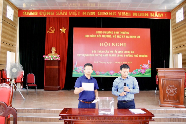 Phường Phú Thượng bảo đảm công khai, minh bạch trong bốc thăm lựa chọn 12 căn hộ tái định cư cho người dân bị ảnh hưởng bởi dự án- Ảnh 3.