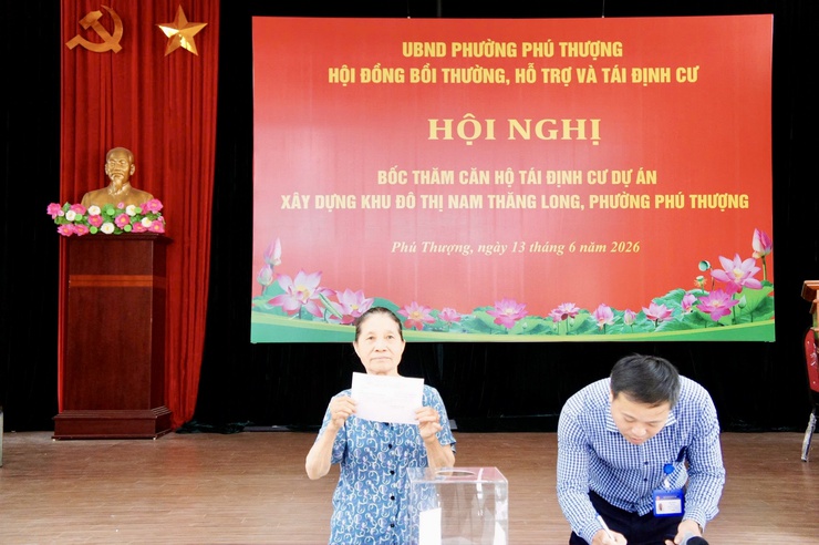 Phường Phú Thượng bảo đảm công khai, minh bạch trong bốc thăm lựa chọn 12 căn hộ tái định cư cho người dân bị ảnh hưởng bởi dự án- Ảnh 4.