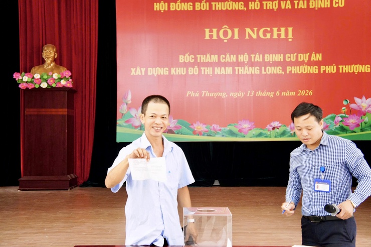 Phường Phú Thượng bảo đảm công khai, minh bạch trong bốc thăm lựa chọn 12 căn hộ tái định cư cho người dân bị ảnh hưởng bởi dự án- Ảnh 5.