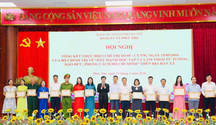 PHÚC THỌ TỔNG KẾT THỰC HIỆN CHỈ THỊ 05 CỦA BỘ CHÍNH TRỊ VỀ ĐẨY MẠNH HỌC TẬP VÀ LÀM THEO TƯ TƯỞNG, ĐẠO ĐỨC, PHONG CÁCH HỒ CHÍ MINH

- Ảnh 7.