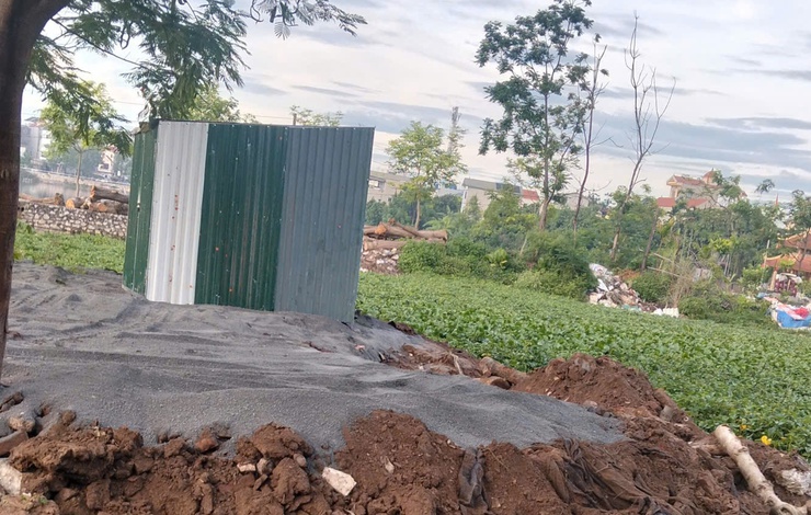 Thông báo yêu cầu khắc phục hậu quả, thu dọn và di chuyển đất đá, lều tôn trên diện tích ao công tại khu Ao Trên, TDP An Thắng- Ảnh 1.