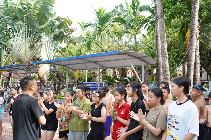 Chương Mỹ bế giảng lớp dạy bơi phòng, chống đuối nước cho trẻ em năm 2026- Ảnh 2.