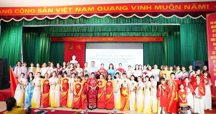 Ấn tượng Liên hoan Tiếng hát Gia đình - Kết nối yêu thương năm 2026 xã Thuận An- Ảnh 14.