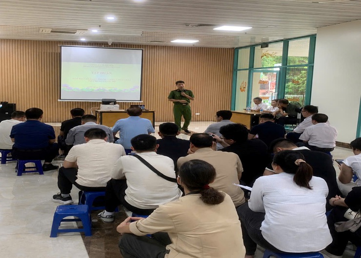 Tuyên truyền kiến thức, kỹ năng phòng cháy chữa cháy và cứu nạn, cứu hộ cho cư dân tại tòa nhà Thành Công- Ảnh 1.