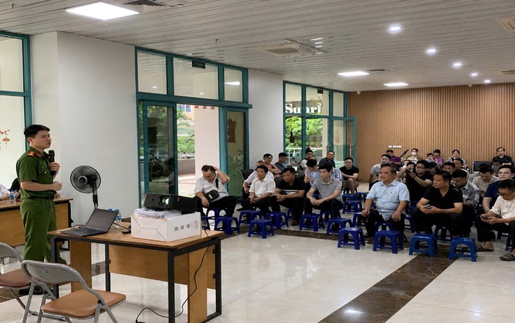 Tuyên truyền kiến thức, kỹ năng phòng cháy chữa cháy và cứu nạn, cứu hộ cho cư dân tại tòa nhà Thành Công- Ảnh 2.