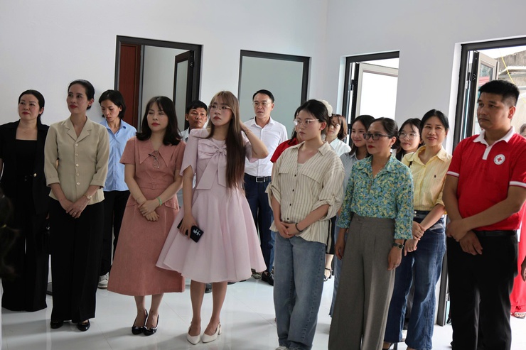 LAN TỎA YÊU THƯƠNG TỪ MÁI NHÀ NHÂN ĐẠO DÀNH CHO TRẺ MỒ CÔI TẠI XÃ VÂN ĐÌNH- Ảnh 5.