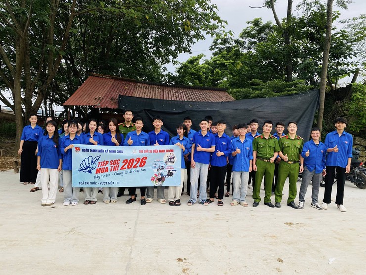 Đoàn Thanh niên Cộng sản Hồ Chí Minh xã Minh Châu ra quân tiếp sức mùa thi THPT năm 2026- Ảnh 1.