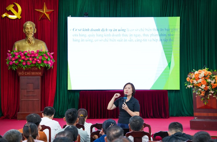 UBND xã Thượng Phúc tổ chức Hội nghị tập huấn kiến thức an toàn thực phẩm cho trên 200 đại biểu tham dự- Ảnh 2.