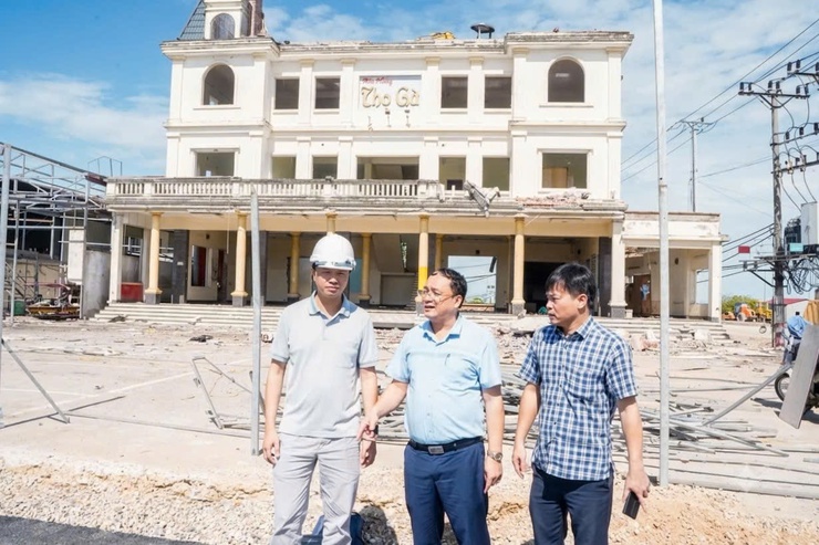 Xã Chuyên Mỹ quyết liệt chỉ đạo bàn giao mặt bằng tại thực địa phục vụ thi công dự án đường trục phía Nam
 - Ảnh 1.