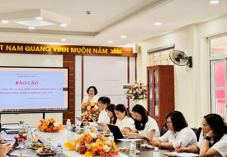 Hội nghị tổng kết công tác thi đua, khen thưởng năm học 2025–2026 và triển khai phương hướng, nhiệm vụ năm học 2026–2027 của Khối thi đua số 4 phường Long Biên- Ảnh 1.