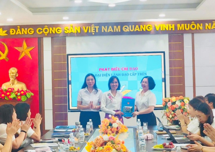 Hội nghị tổng kết công tác thi đua, khen thưởng năm học 2025–2026 và triển khai phương hướng, nhiệm vụ năm học 2026–2027 của Khối thi đua số 4 phường Long Biên- Ảnh 2.