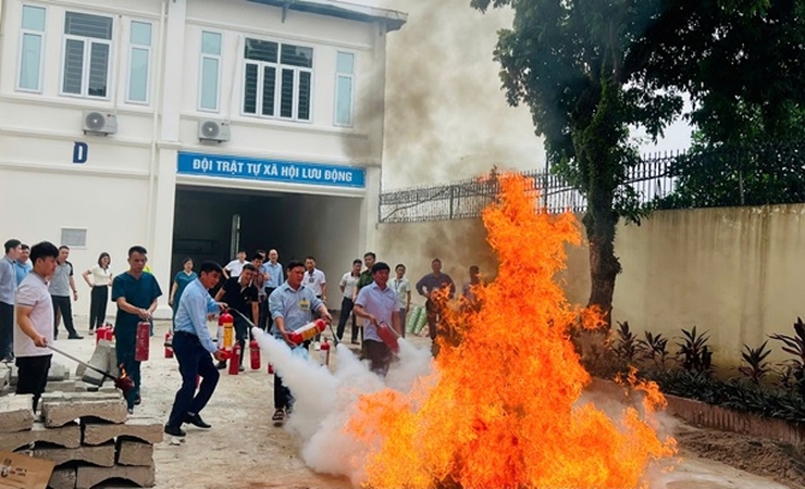 Trung tâm Công tác xã hội và Quỹ Bảo trợ trẻ em Hà Nội tổ chức huấn luyện nghiệp vụ phòng cháy, chữa cháy và cứu nạn, cứu hộ năm 2026- Ảnh 4.
