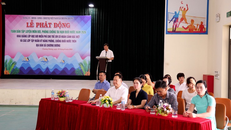 Sôi nổi Lễ phát động Toàn dân tập luyện môi bơi và phòng chống đuối nước năm 2026 tại xã Chương Dương- Ảnh 1.