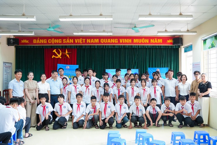 Hơn 100 học sinh trường THCS Quất Động được trang bị kỹ năng bảo vệ trẻ em trên không gian mạng- Ảnh 5.
