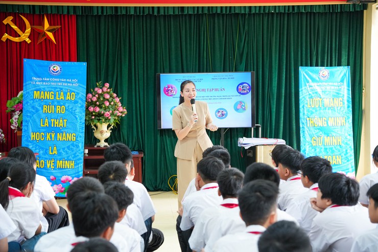 Hơn 100 học sinh trường THCS Quất Động được trang bị kỹ năng bảo vệ trẻ em trên không gian mạng- Ảnh 3.