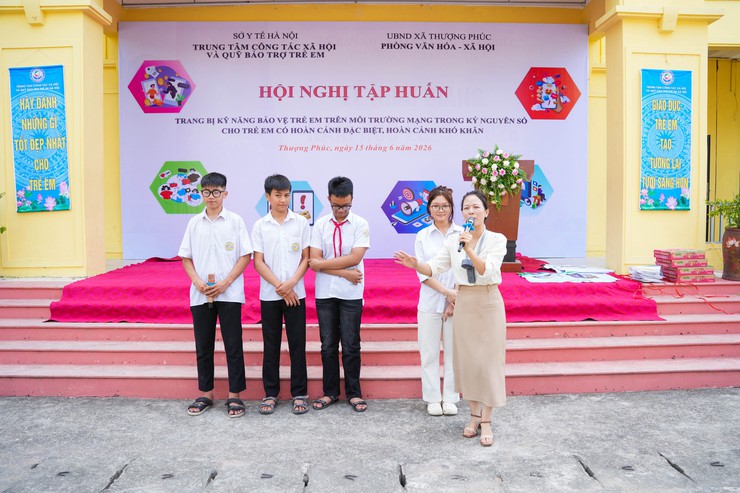 Xã Thượng Phúc trang bị kỹ năng bảo vệ trẻ em trên không gian mạng cho hơn 100 trẻ em có hoàn cảnh đặc biệt trường THCS Dũng Tiến- Ảnh 3.