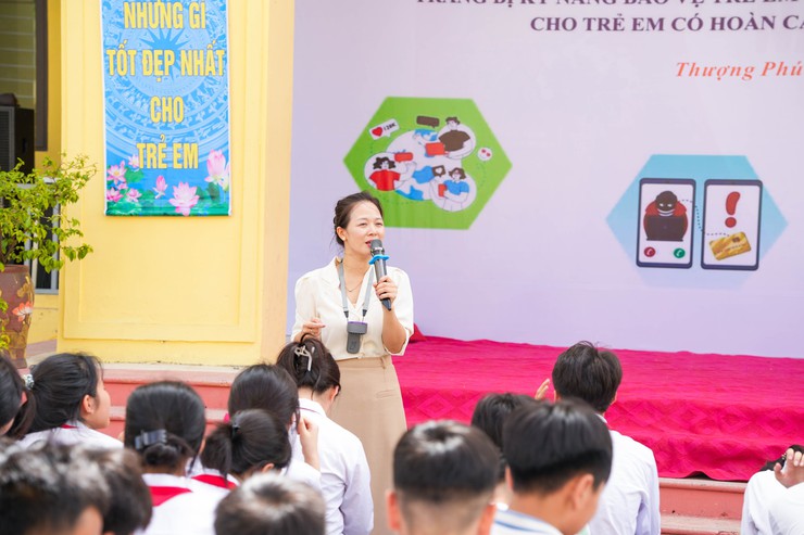 Xã Thượng Phúc trang bị kỹ năng bảo vệ trẻ em trên không gian mạng cho hơn 100 trẻ em có hoàn cảnh đặc biệt trường THCS Dũng Tiến- Ảnh 6.