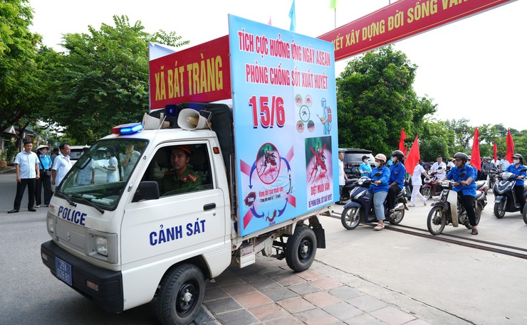 UBND xã Bát Tràng phát động chiến dịch vệ sinh môi trường, diệt bọ gậy hưởng ứng Ngày ASEAN phòng, chống sốt xuất huyết năm 2026- Ảnh 4.