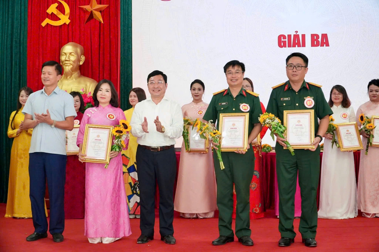 CÔ GIÁO HOÀNG THỊ THU HÀ - HIỆU TRƯỞNG TRƯỜNG TIỂU HỌC NGÔ THÌ NHẬM XUẤT SẮC ĐẠT GIẢI BA SƠ KHẢO HỘI THI "BÁO CÁO VIÊN, TUYÊN TRUYỀN VIÊN GIỎI CẤP THÀNH PHỐ NĂM 2026"- Ảnh 2.