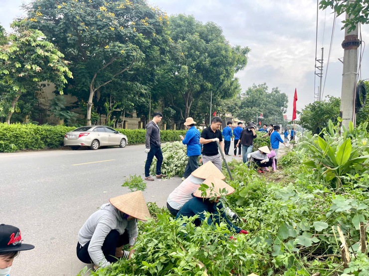 Trường THCS Võng Xuyên tổ chức ra quân tổng vệ sinh môi trường, phòng chống dịch sốt xuất huyết- Ảnh 4.