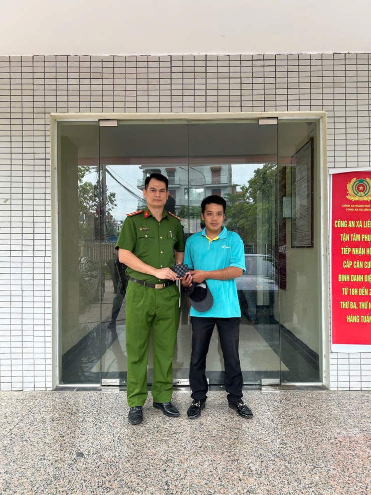 Công an xã Liên Minh kịp thời trao trả tài sản cho người dân đánh rơi- Ảnh 1.