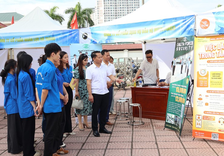Sôi nổi chương trình Ngày hội Việc làm và Hướng nghiệp dạy nghề phường Đông Ngạc- Ảnh 4.