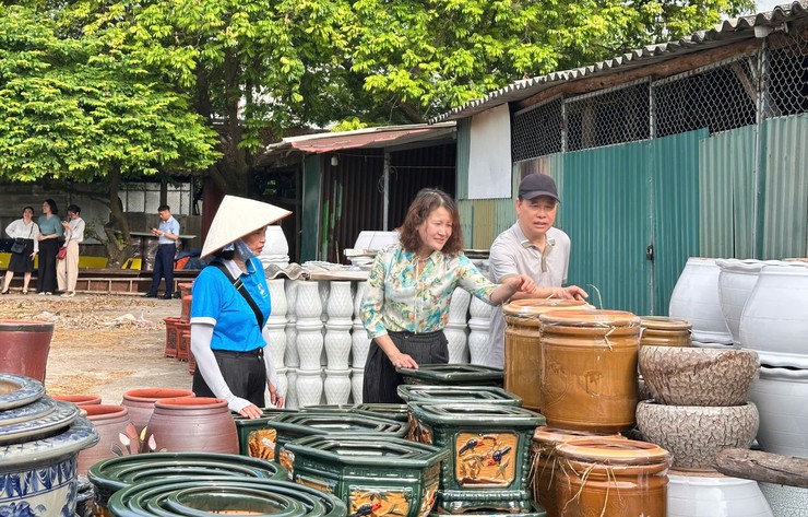 UBND xã Bát Tràng phát động chiến dịch vệ sinh môi trường, diệt bọ gậy hưởng ứng Ngày ASEAN phòng, chống sốt xuất huyết năm 2026- Ảnh 9.