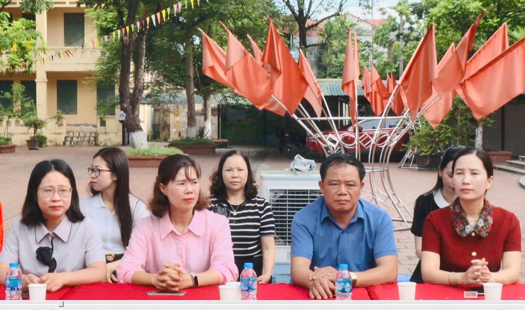 Công đoàn xã Phúc Thọ tổ chức chương trình trang bị kỹ năng phòng, chống đuối nước cho thanh thiếu nhi- Ảnh 3.