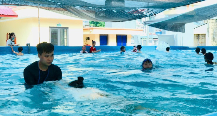 Công đoàn xã Phúc Thọ tổ chức chương trình trang bị kỹ năng phòng, chống đuối nước cho thanh thiếu nhi- Ảnh 7.