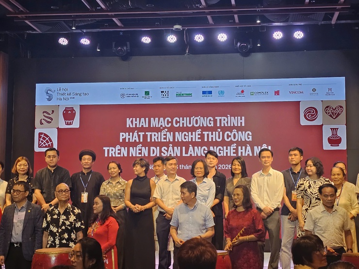 Xã Kiều Phú tham dự khai mạc Chợ phiên Kết duyên Sáng tạo 2026 và chương trình phát triển nghề thủ công trên nền di sản làng nghề Hà Nội- Ảnh 1.