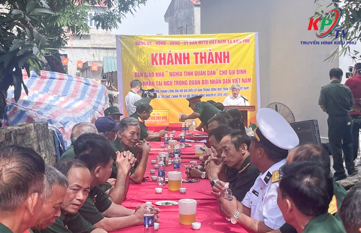 UB MTTQ Việt Nam xã Kiều Phú tổ chức Lễ khánh thành và bàn giao nhà Nghĩa tình quân dân cho quân nhân tại ngũ Đỗ Văn Triệu tại thôn Đĩnh Tú- Ảnh 1.