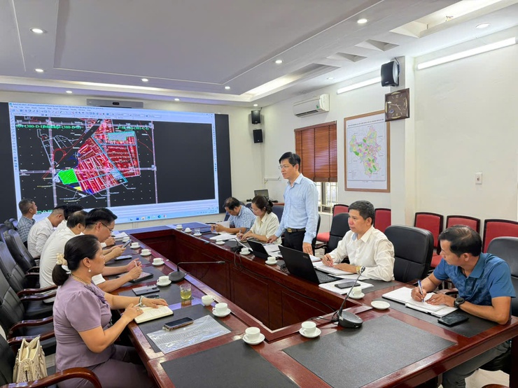 Phường Long Biên tổ chức Hội nghị ký bàn giao hồ sơ, tài liệu quản lý đất đai với xã Bát Tràng- Ảnh 2.