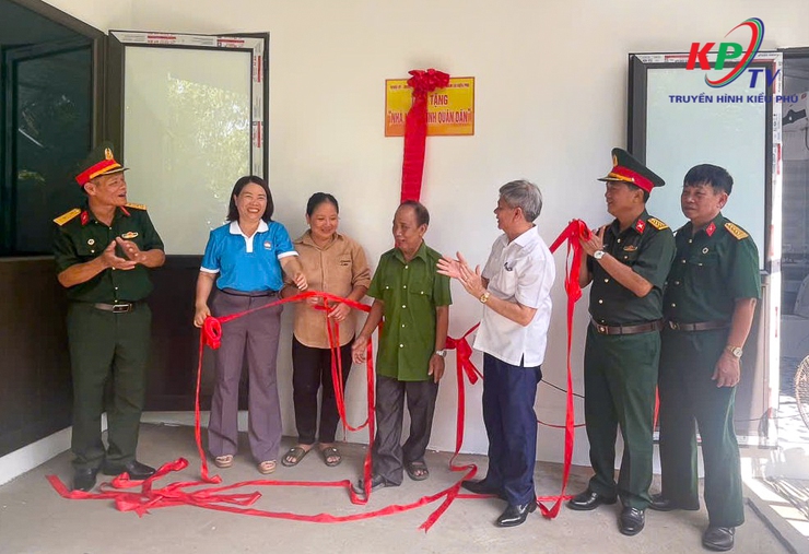 UB MTTQ Việt Nam xã Kiều Phú tổ chức Lễ khánh thành và bàn giao nhà Nghĩa tình quân dân cho quân nhân tại ngũ Đỗ Văn Triệu tại thôn Đĩnh Tú- Ảnh 6.