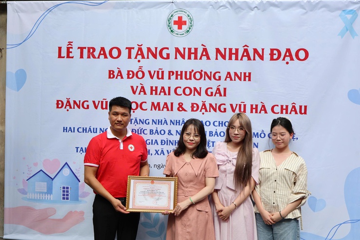 LAN TỎA YÊU THƯƠNG TỪ MÁI NHÀ NHÂN ĐẠO DÀNH CHO TRẺ MỒ CÔI TẠI XÃ VÂN ĐÌNH- Ảnh 4.