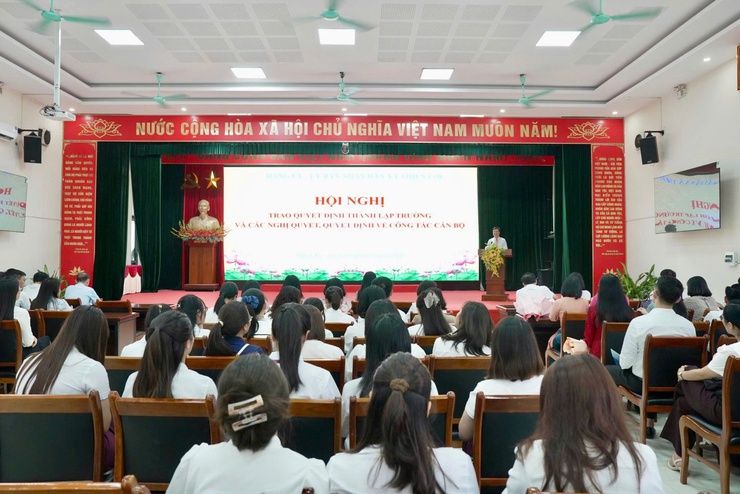 Hội nghị trao Quyết định thành lập trường và công bố các Nghị quyết, Quyết định về công tác cán bộ- Ảnh 1.