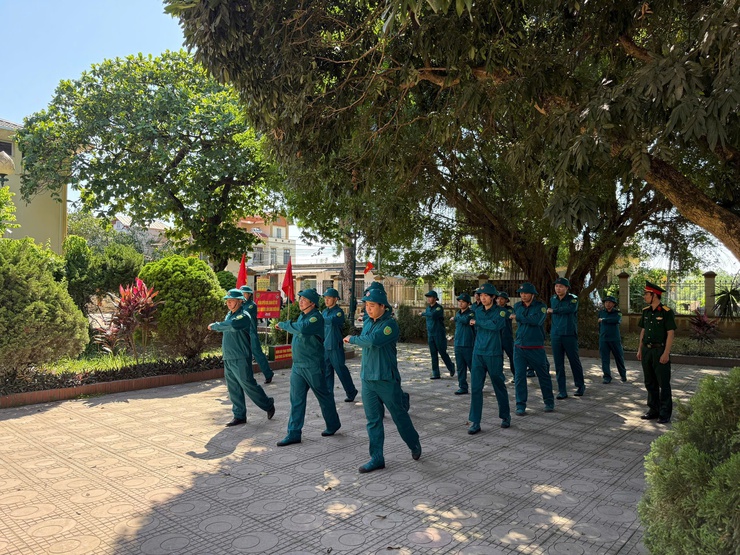 Ban Chỉ huy quân sự xã Phú Nghĩa hoàn thành nhiệm vụ huấn luyện dân quân năm 2026- Ảnh 5.