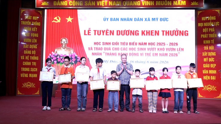 Mỹ Đức tuyên dương khen thưởng học sinh giỏi tiêu biểu năm học 2025 - 2026- Ảnh 11.