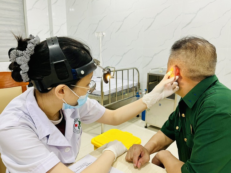 Tri ân bằng hành động thiết thực: Phường Long Biên tổ chức khám sức khỏe cho đối tượng chính sách, người có công- Ảnh 5.
