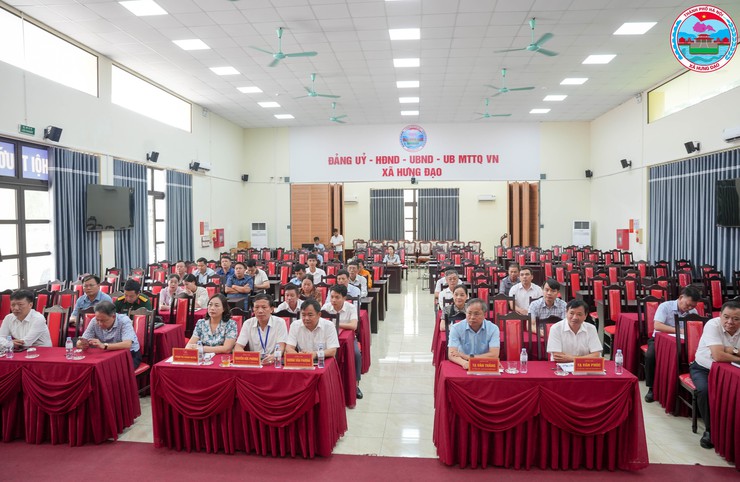 HỘI NGHỊ NGHE BÁO CÁO KẾT QUẢ LẤY Ý KIẾN NHÂN DÂN VỀ CÔNG TÁC SẮP XẾP, SÁP NHẬP THÔN DÂN CƯ TRÊN ĐỊA BÀN XÃ HƯNG ĐẠO- Ảnh 1.