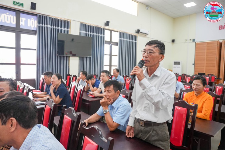 HỘI NGHỊ NGHE BÁO CÁO KẾT QUẢ LẤY Ý KIẾN NHÂN DÂN VỀ CÔNG TÁC SẮP XẾP, SÁP NHẬP THÔN DÂN CƯ TRÊN ĐỊA BÀN XÃ HƯNG ĐẠO- Ảnh 12.