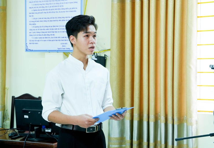 Trung tâm GDNN-GDTX Quốc Oai vinh dự có 4 em học sinh được đứng trong hàng ngũ của Đảng- Ảnh 11.
