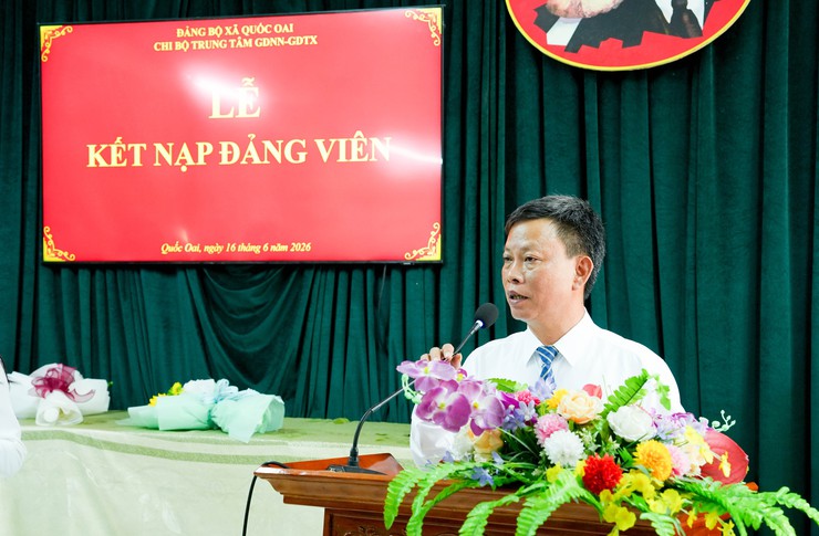Trung tâm GDNN-GDTX Quốc Oai vinh dự có 4 em học sinh được đứng trong hàng ngũ của Đảng- Ảnh 12.