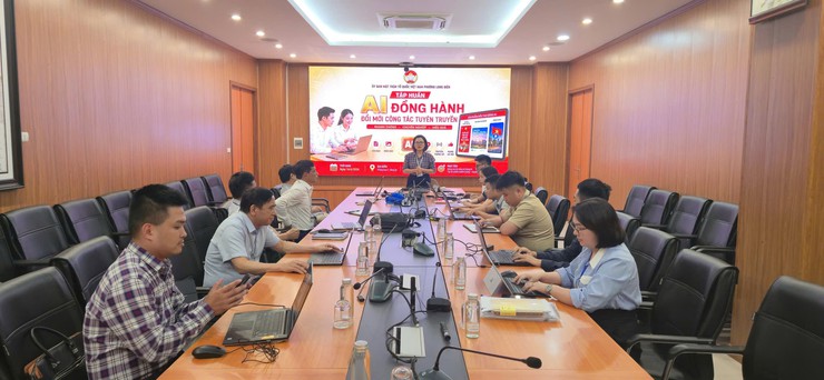 Uỷ ban MTTQ Việt Nam phường Long Biên tổ chức tập huấn ứng dụng trí tuệ nhận tạo (AI) trong công tác truyền thông, tuyên truyền- Ảnh 2.