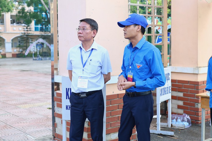 HƠN 1.300 THÍ SINH TRÊN ĐỊA BÀN XÃ THẠCH THẤT HOÀN THÀNH BÀI THI CUỐI CÙNG KỲ THI TỐT NGHIỆP THPT NĂM 2026- Ảnh 1.