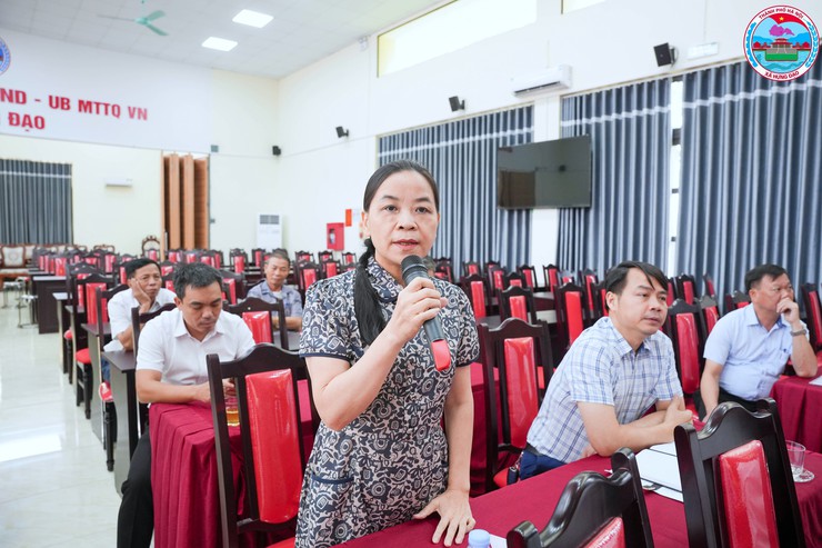 HỘI NGHỊ NGHE BÁO CÁO KẾT QUẢ LẤY Ý KIẾN NHÂN DÂN VỀ CÔNG TÁC SẮP XẾP, SÁP NHẬP THÔN DÂN CƯ TRÊN ĐỊA BÀN XÃ HƯNG ĐẠO- Ảnh 5.